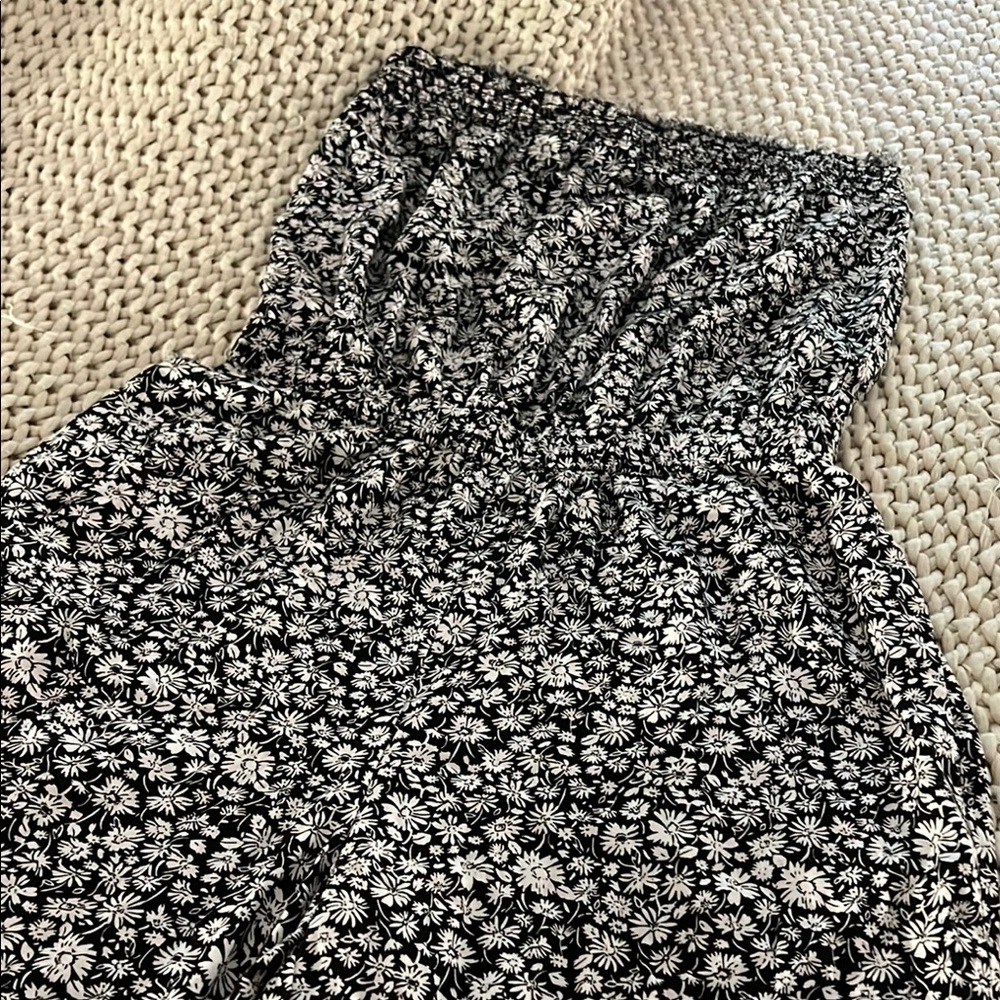 American eagle woman’s romper floral black